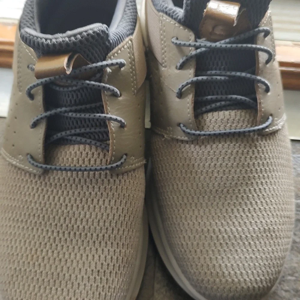 Skechers Mens Classic Fit Air-Cooled Memory Foam Taupe Sneakers 65474 Size 8.5‎